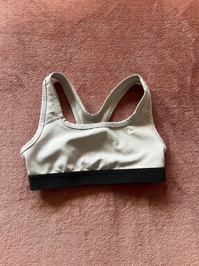 Nike pro sports bra